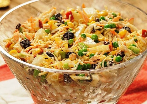 Aprenda a fazer um salpicão prático e delicioso neste Natal