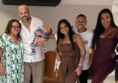 Separados, Gracyanne Barbosa e Belo passam Natal juntos