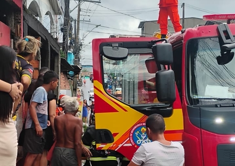 Laje desaba e deixa mulher e criança feridas na Compensa