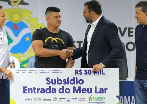 Wilson paga  famílias contempladas por subsídio do Amazonas Meu Lar