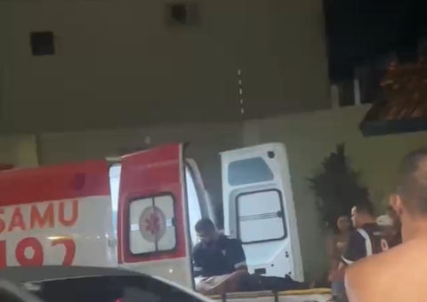 Motociclista perde a direção e colide na traseira de caminhonete em Manaus