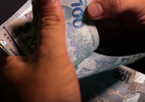 Lula sanciona regra que limita aumento do salário mínimo; veja valor