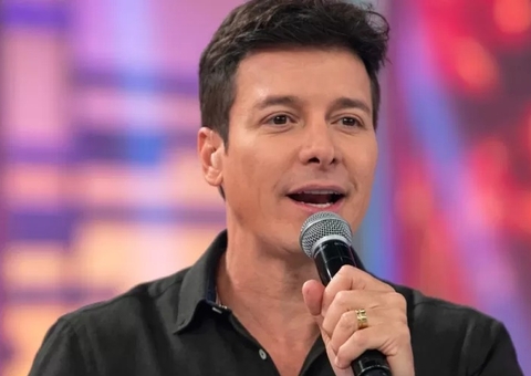 Rodrigo Faro se emociona em despedida da Record; vídeo