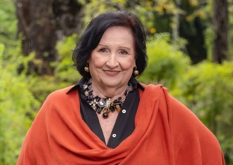 Dona Déa anuncia aposentadoria e saída do Domingão