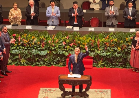 Prefeito David Almeida toma posse para seu segundo mandato