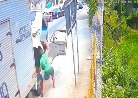 Vídeo: Caminhão desgovernado atinge 15 carros e deixa idosa ferida