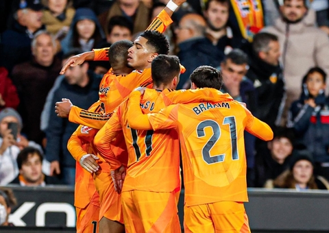 Vini Jr é expulso por agredir goleiro no jogo contra o Valencia