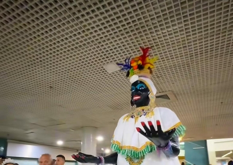 Chegada da Kamélia marca a abertura oficial do Carnaval de Manaus 2025