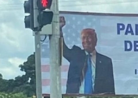 Outdoor em Goiânia exibe mensagem de apoio a Trump: 'Deus o abençoe'