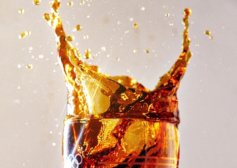 Bebidas adoçadas causam 1 em cada 10 novos casos de diabetes tipo 2 no mundo, diz estudo