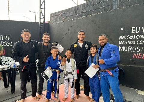 Atletas do 'Jovens Embaixadores' se destacam no jiu-jitsu e iniciam temporada de competições