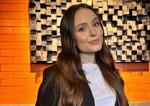 Larissa Manoela processa gravadora por contrato vitalício assinado pelos pais