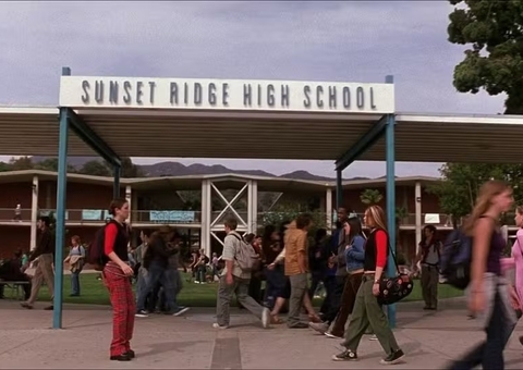 Incêndio em Los Angeles devasta escola icônica de Hollywood