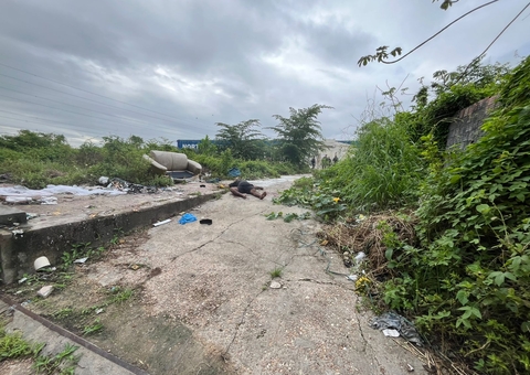 Com marcas de tortura, homem é achado morto em terreno baldio no bairro Flores 