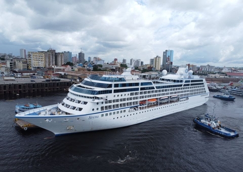 Primeiro navio de cruzeiros de 2025 chega ao Amazonas com 1,2 mil turistas
