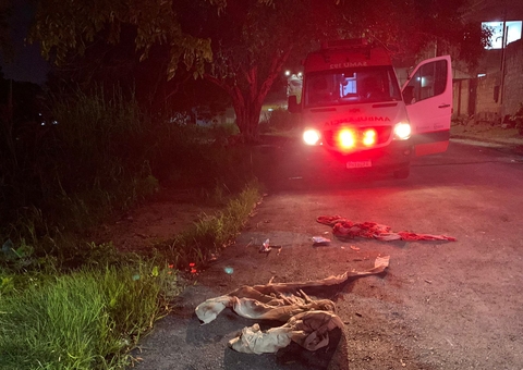 Homem é brutalmente espancado por grupo em Manaus