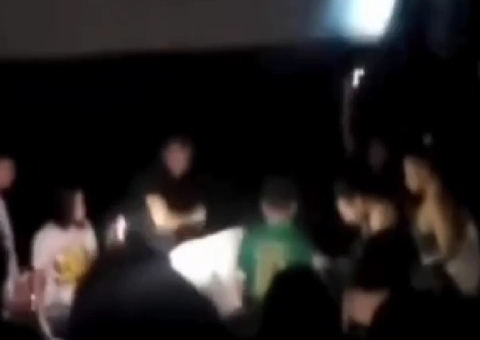 Teto de cinema desaba durante sessão e deixa feridos