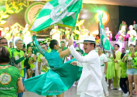 Aparecida recebe intérprete e rainha de bateria do 'Paraíso do Tuiuti' em Manaus