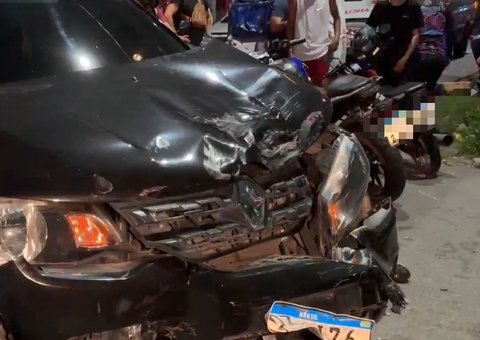 Motociclista de App é arremessado em acidente em Manaus