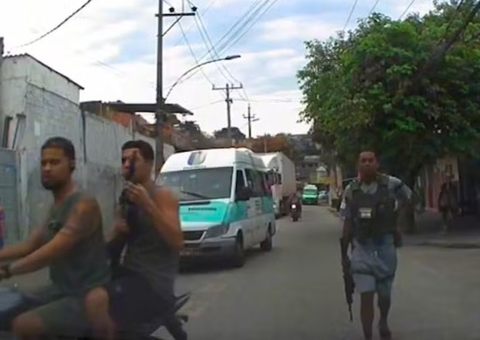 Motorista de app implora por perdão a traficantes após entrar em comunidade no Rio