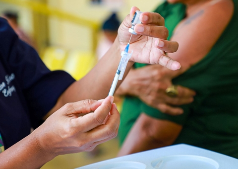 Veja locais de vacinação contra dengue, influenza e covid neste sábado em Manaus