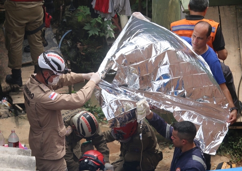 Mulher que sobreviveu a deslizamento de terra não sabe das mortes do marido e da filha 