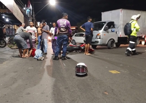 Motociclista de App é arremessado durante acidente com caminhão em Manaus