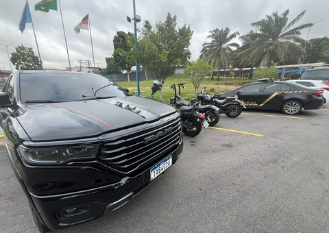 Fotos: Envolvidos no espancamento de policial federal têm veículos de luxo apreendidos em operação
