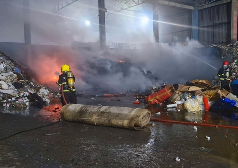Incêndio destrói parte de fábrica de reciclagem no Distrito Industrial
