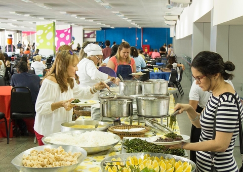 NACER realiza feijoada carnavalesca beneficente em Manaus