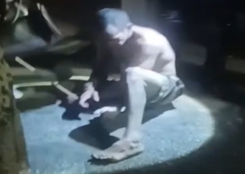 Homem é capturado e amarrado a poste depois de agredir morador em assalto