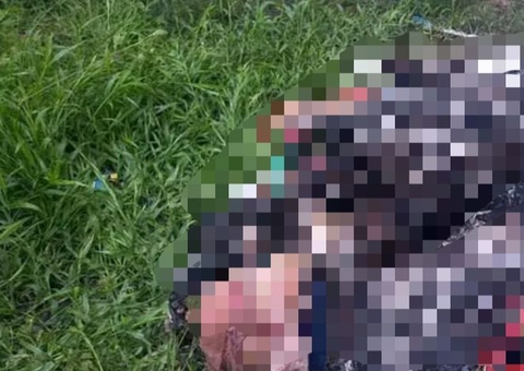 Pedestres encontram corpo carbonizado no meio de entulho no Amazonas