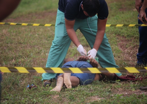 Homem encontrado morto no Distrito tinha marcas de tiros no rosto