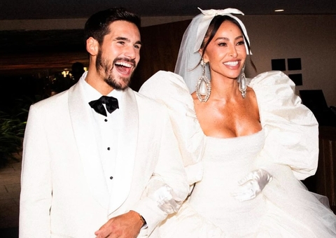 Nicolas Prattes se declara para Sabrina Sato em aniversário de 44 anos