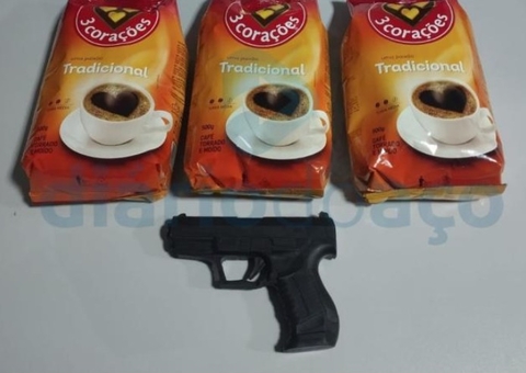 Homem é preso após furtar pacotes de café