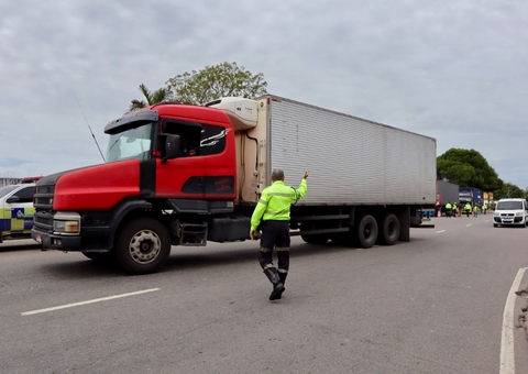 Em operação, 14 caminhões irregulares são retirados das ruas de Manaus 