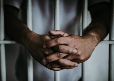  Suspeito mata homem por ciúmes da ex-namorada, foge de bicicleta e acaba preso