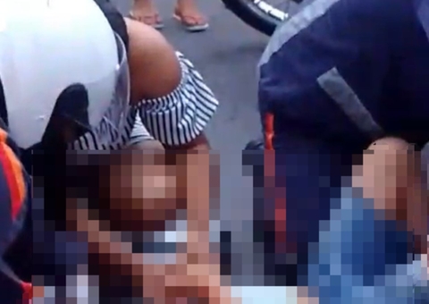 Motociclista em alta velocidade atropela adolescente em Manaus