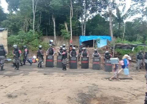 Operação de reintegração de posse desfaz invasão em área verde no Tarumã