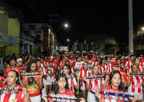 'A Grande Família' realiza segundo ensaio técnico para carnaval nesta sexta-feira