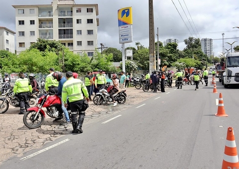 Operação ‘Cavalo de aço’ faz mais de 100 autuações de motociclistas na zona Leste de Manaus
