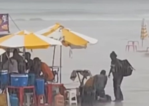 Mulheres são atingidas por raio em praia e sobrevivem