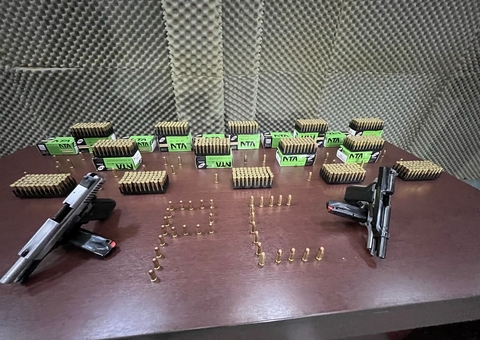 Membros de facção são presos com munições e armas enquanto se preparavam para matar rivais