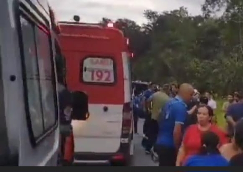 Irmãos venezuelanos são atropelados na AM-010 após descerem de ônibus