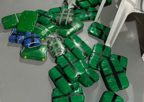 Dupla é presa com 29 kg de drogas em embarcação no interior do Amazonas