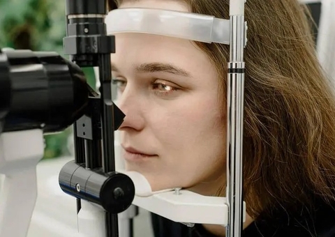 Estudo sugere avaliar risco de AVC com exame da retina por meio de IA