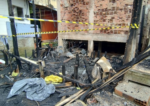 Cenário de destruição: Veja como ficaram casas consumidas em incêndio em Manaus