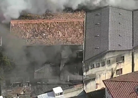Incêndio em fábrica de fantasias deixa 21 feridos, sendo 10 em estado grave