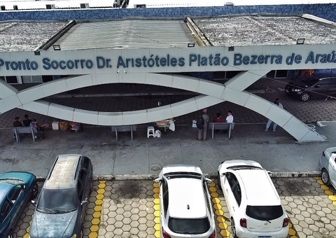 Dupla é baleada após sequestrar motorista de app e roubar moto em Manaus