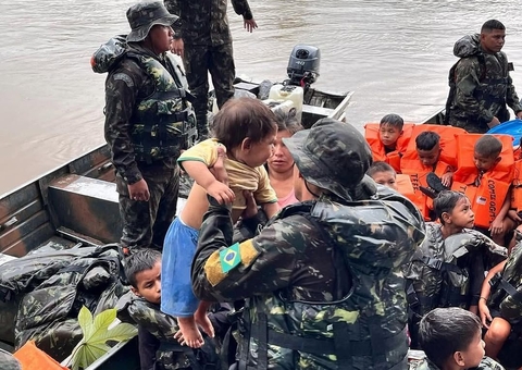 Mais de 50 indígenas são resgatados pelo Exército Brasileiro após naufrágio no Javari